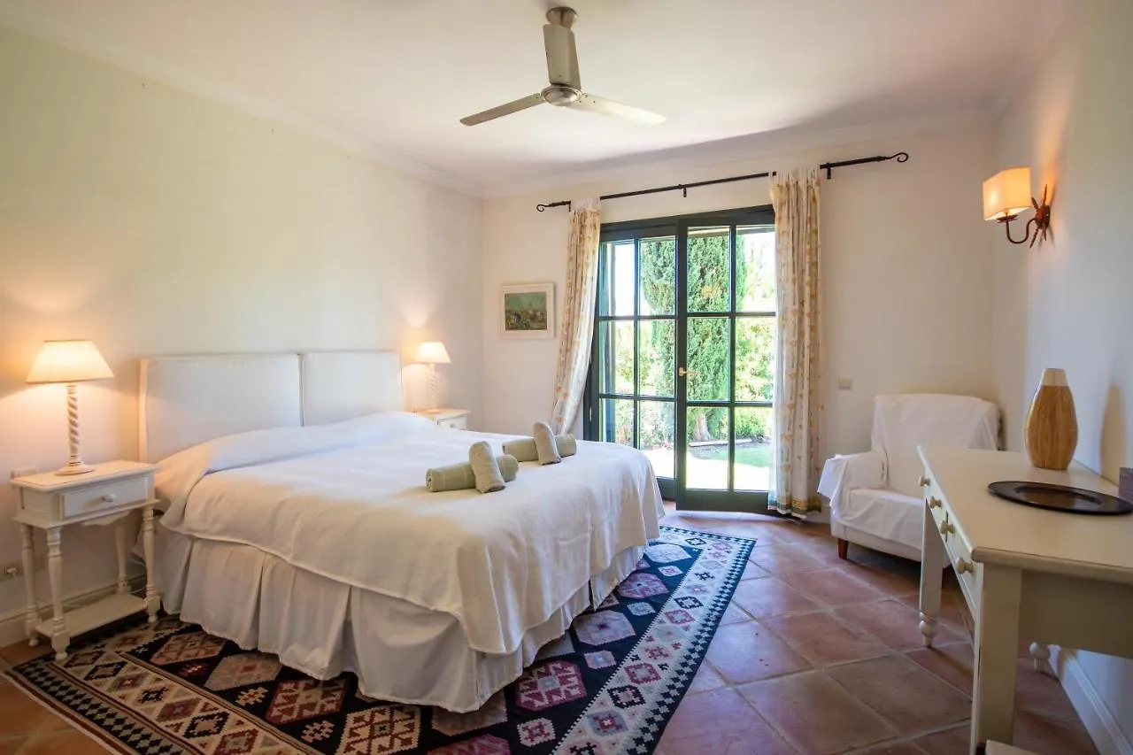 Disfruta De Privacidad Seguridad Y Naturaleza En La Zagaleta Benahavis Villa