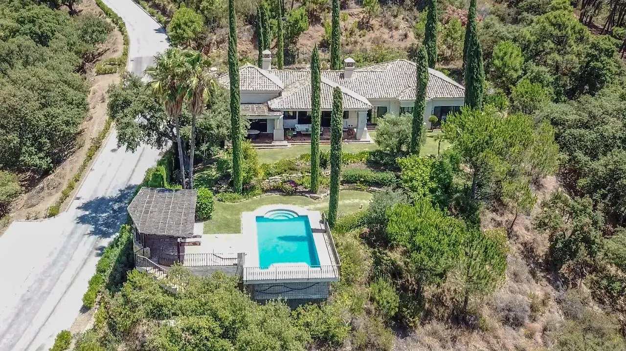 Disfruta De Privacidad Seguridad Y Naturaleza En La Zagaleta Benahavis Villa