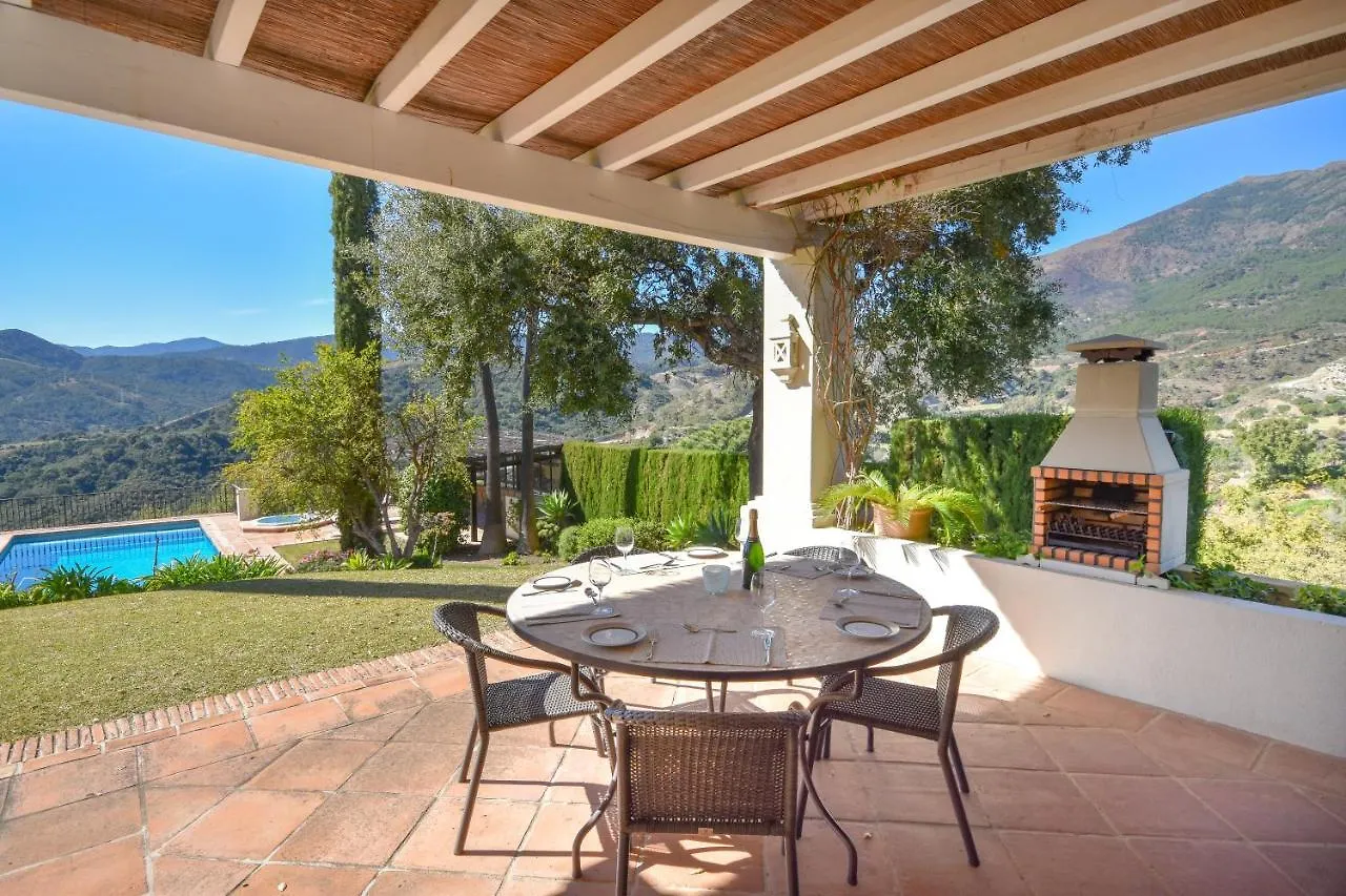 Villa Disfruta De Privacidad Seguridad Y Naturaleza En La Zagaleta Benahavis
